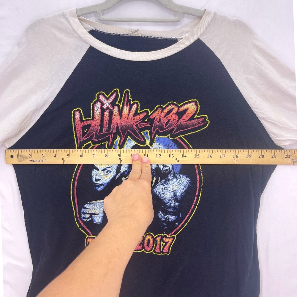 Blink-182 Black Raglan Baseball Tee Large 2017 World Tour Graphic 3/4 Sleeve - Picture 4 of 9